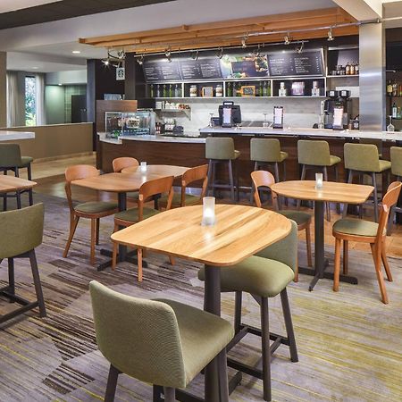 Courtyard By Marriott Orlando Airport Hotel Exterior foto