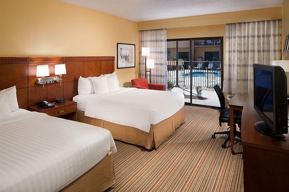Courtyard By Marriott Orlando Airport Hotel Exterior foto