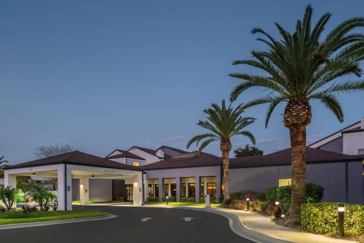 Courtyard By Marriott Orlando Airport Hotel Exterior foto