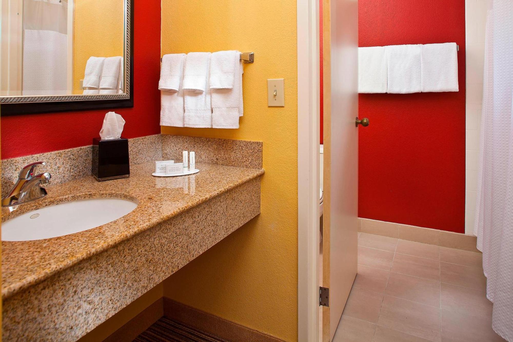 Courtyard By Marriott Orlando Airport Hotel Exterior foto