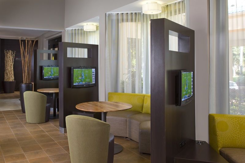 Courtyard By Marriott Orlando Airport Hotel Exterior foto
