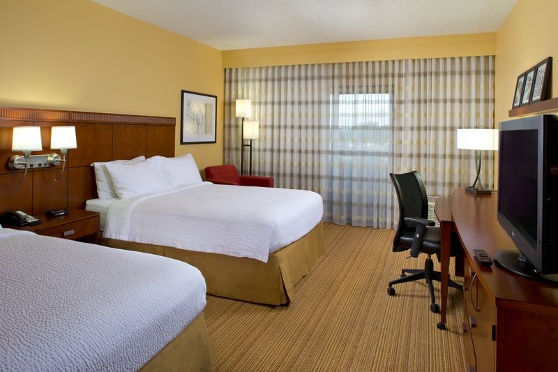 Courtyard By Marriott Orlando Airport Hotel Exterior foto