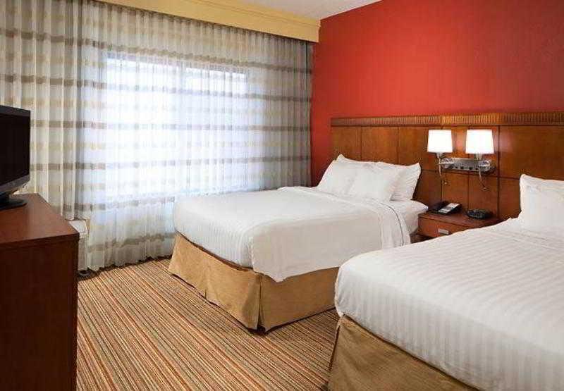 Courtyard By Marriott Orlando Airport Hotel Exterior foto