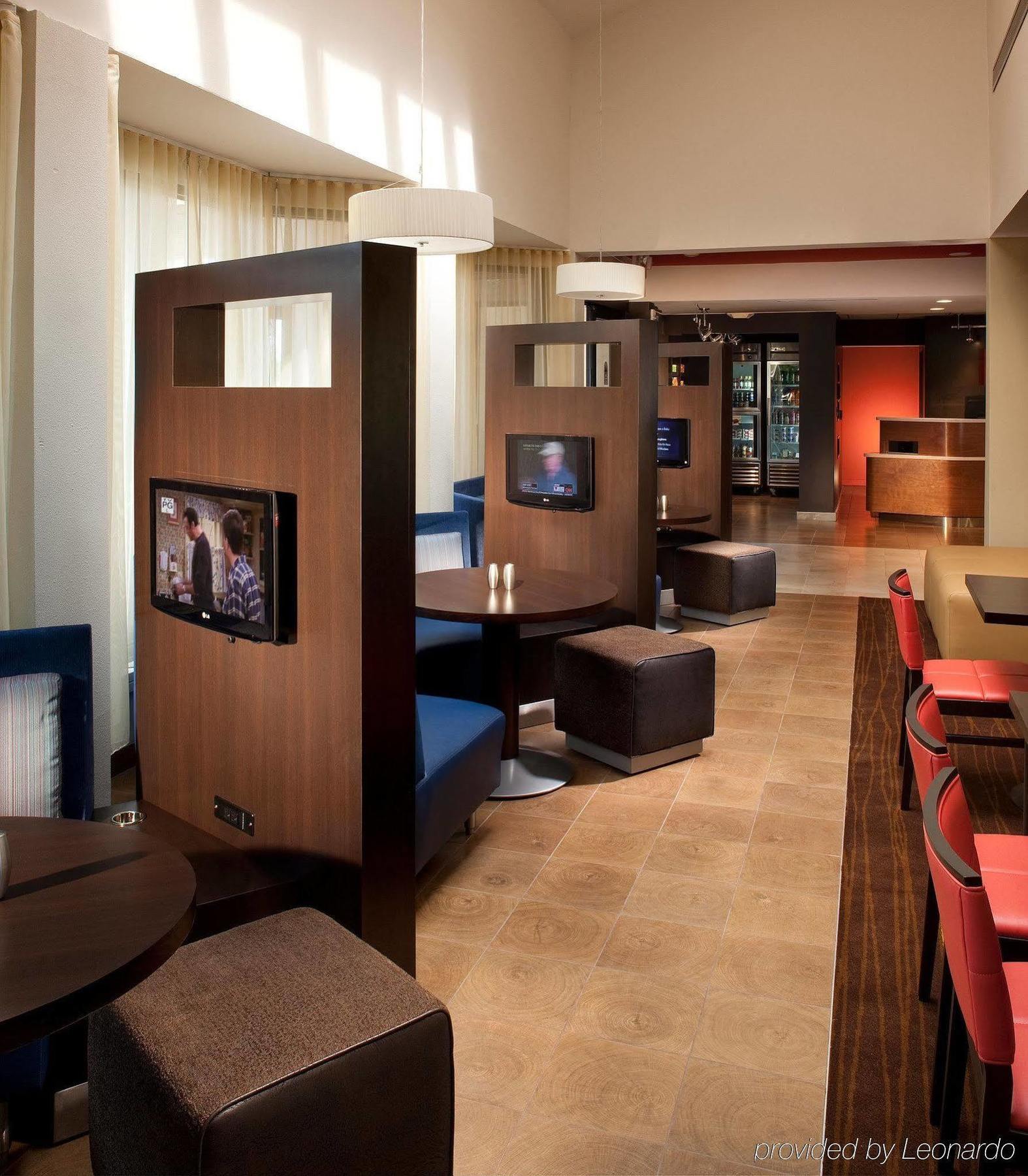 Courtyard By Marriott Orlando Airport Hotel Exterior foto