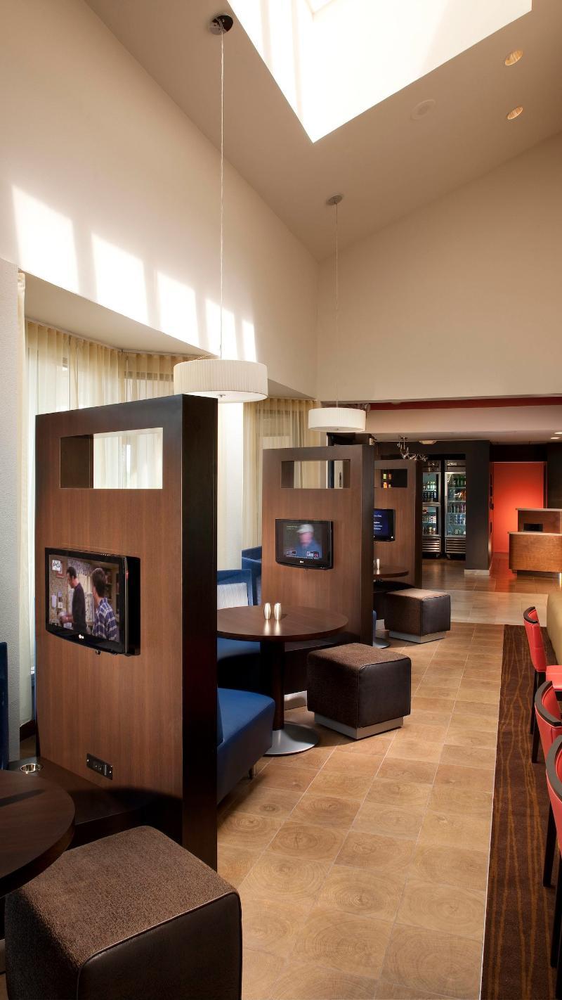 Courtyard By Marriott Orlando Airport Hotel Exterior foto