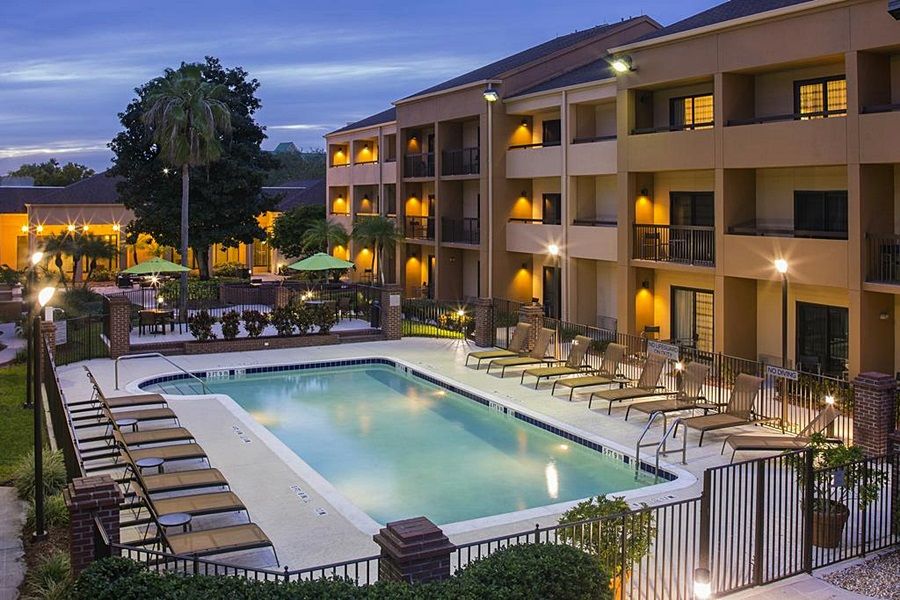Courtyard By Marriott Orlando Airport Hotel Exterior foto