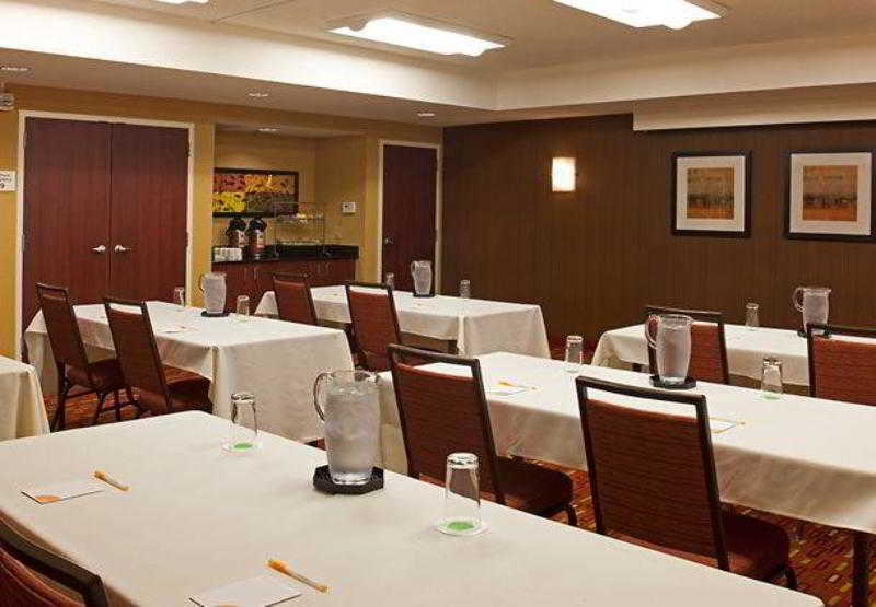Courtyard By Marriott Orlando Airport Hotel Exterior foto